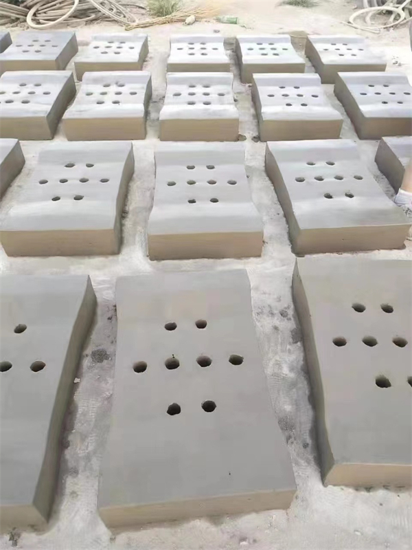 　　水泥預(yù)制蓋板