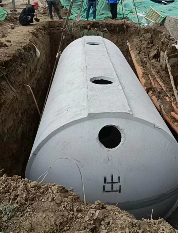 　　水泥預(yù)制整體化糞池