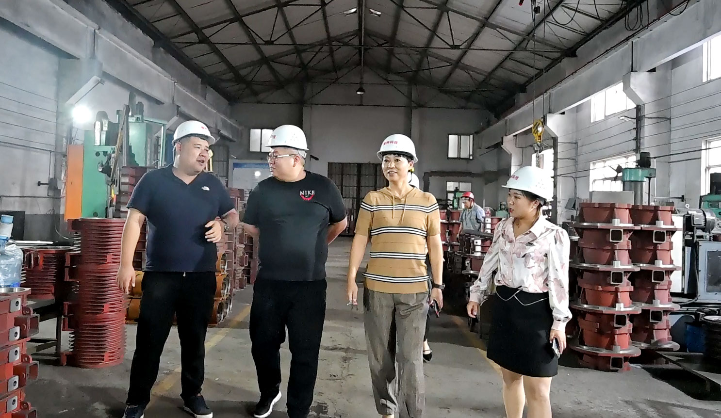 精準服務骨料制砂行業(yè)，河南豫特機械高能效STS水平橢圓振動篩填補行業(yè)空白！